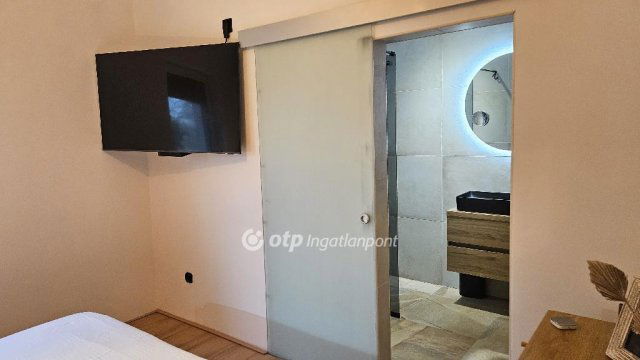 Eladó családi ház, Velencén 165 M Ft, 5 szobás