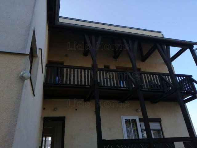 Eladó családi ház, Balatonföldváron 115 M Ft, 19 szobás