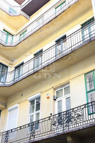 Eladó téglalakás, Budapesten, V. kerületben 98 M Ft, 1 szobás