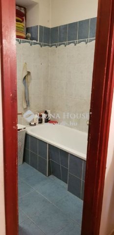 Eladó családi ház, Pócsmegyeren 79 M Ft, 5 szobás