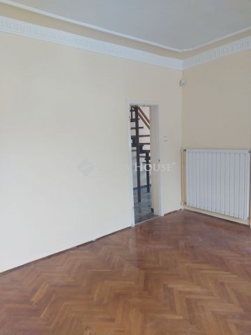 Eladó családi ház, Ácson, Fő utcában 73 M Ft, 7 szobás