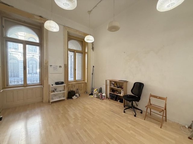 Eladó téglalakás, Budapesten, VI. kerületben, Liszt Ferenc téren
