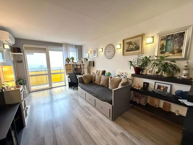 Eladó panellakás, Szentendrén 62.9 M Ft, 2 szobás