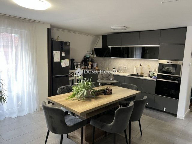 Eladó téglalakás, Törökbálinton 89.99 M Ft, 3 szobás