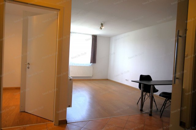Eladó téglalakás, Győrött 65 M Ft, 2 szobás