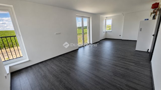 Eladó téglalakás, Mendén 79.9 M Ft, 4 szobás