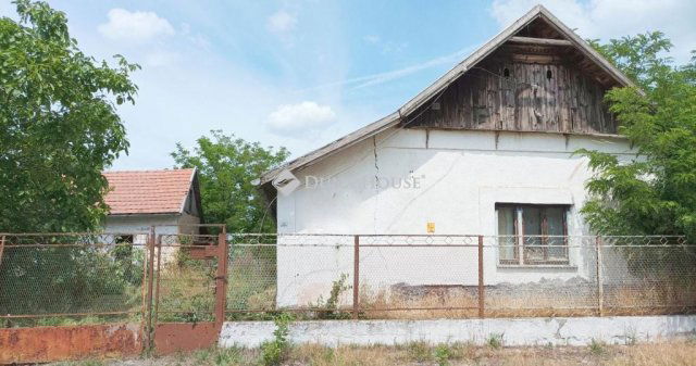 Eladó családi ház, Bakson 5.1 M Ft, 2+1 szobás