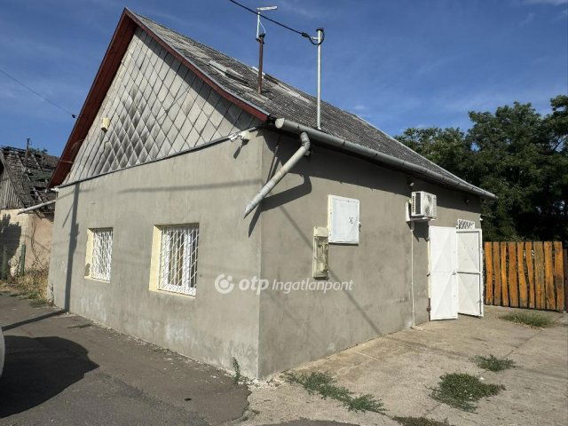 Eladó üzlethelyiség, Kunmadarason 6 M Ft, 2 szobás