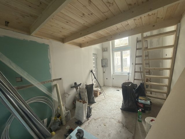 Eladó téglalakás, Budapesten, VI. kerületben 36.9 M Ft, 1 szobás