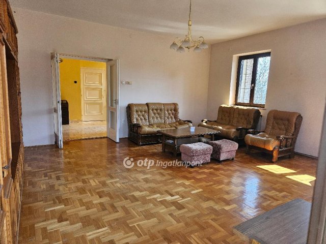 Eladó családi ház, Tahitótfalun 179.9 M Ft, 5 szobás