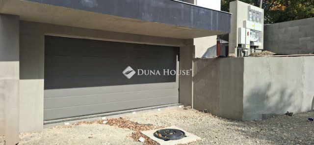 Eladó téglalakás, Pécsett 99.5 M Ft, 2+1 szobás