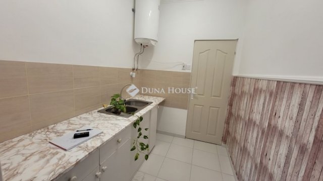 Eladó családi ház, Cegléden 110 M Ft, 5 szobás