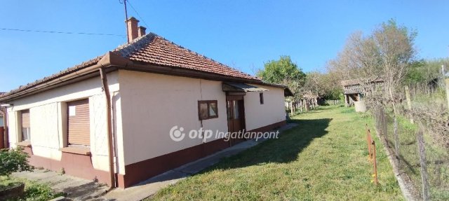 Eladó családi ház, Jászberényben 20 M Ft, 2 szobás