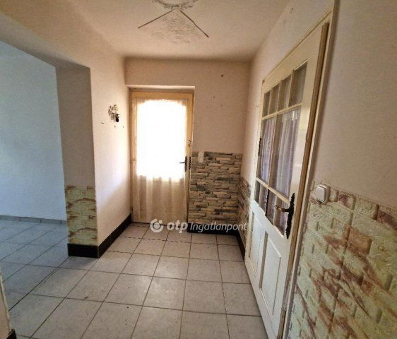 Eladó családi ház, Nyársapáton 14.9 M Ft, 2 szobás