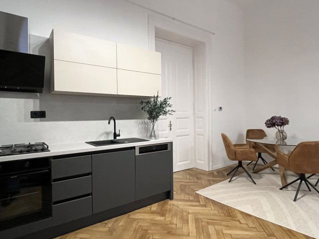 Eladó téglalakás, Budapesten, VII. kerületben, Kertész utcában