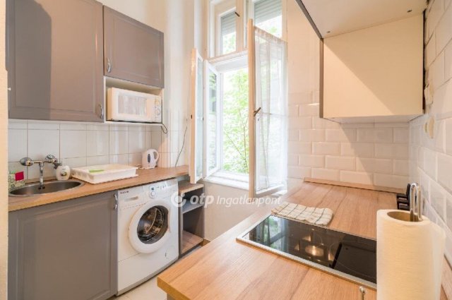 Eladó téglalakás, Budapesten, VII. kerületben 42.9 M Ft