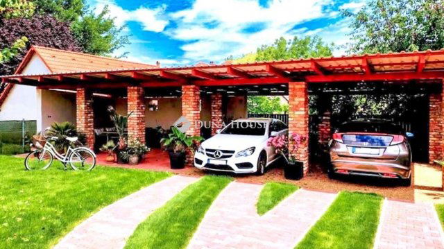 Eladó családi ház, Siófokon 157 M Ft, 7 szobás