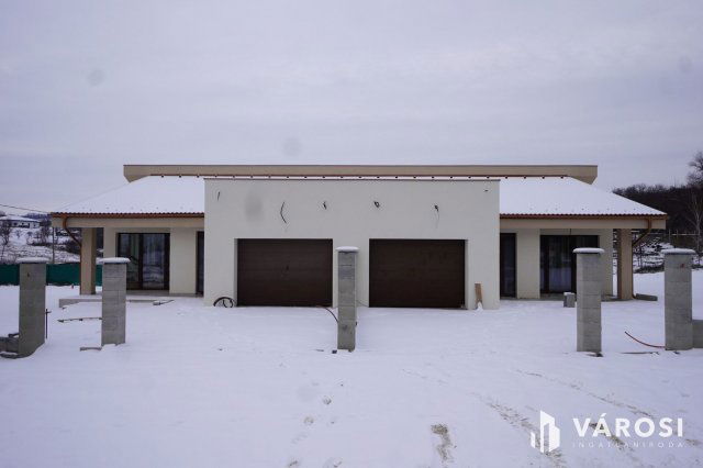 Eladó ikerház, Tinnyén 120 M Ft, 4 szobás / költözzbe.hu