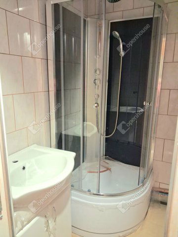 Eladó panellakás, Komáromban 46.5 M Ft, 4 szobás