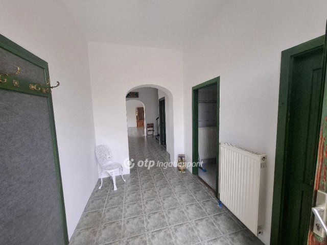 Eladó családi ház, Egerben 175 M Ft, 9+2 szobás