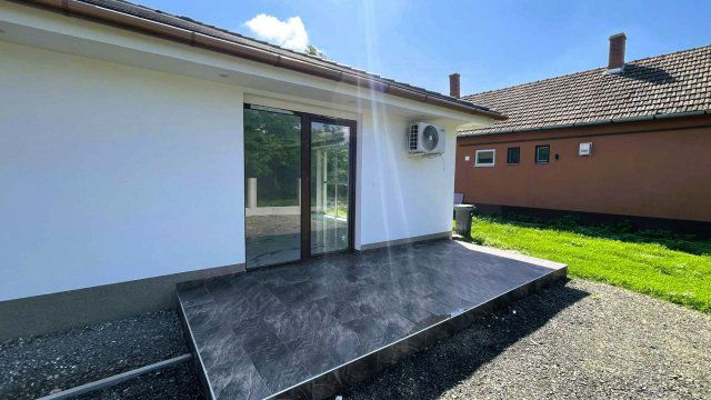Eladó családi ház, Hajdúszováton 54.9 M Ft, 3 szobás