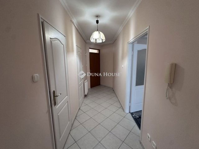 Eladó téglalakás, Szegeden 61.9 M Ft, 2 szobás