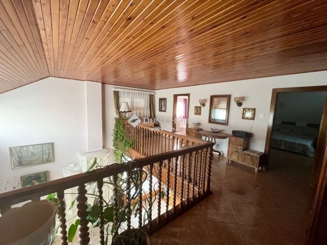 Eladó családi ház, Székesfehérvárott 194.9 M Ft, 4 szobás