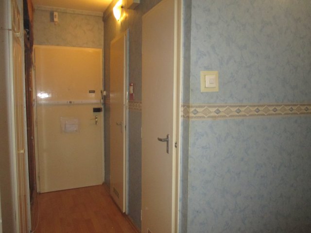 Eladó panellakás, Békésen 13.5 M Ft, 2 szobás