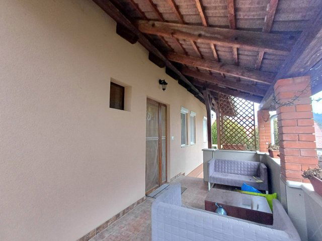 Eladó családi ház, Csabdiban 109 M Ft, 4 szobás