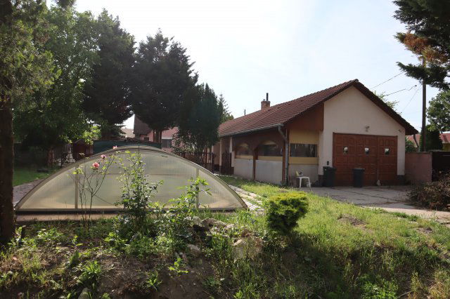 Eladó családi ház, Gönyűn 108 M Ft, 5 szobás