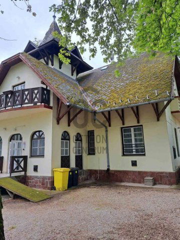 Eladó családi ház, Balatonlelleén 268 M Ft, 14 szobás