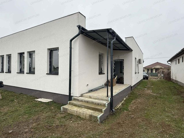 Eladó ikerház, Nyíregyházán 65 M Ft, 4 szobás