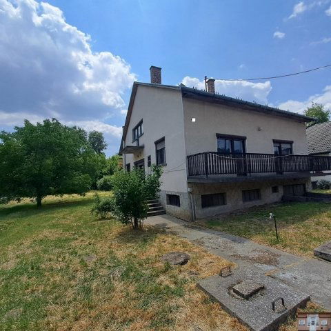 Eladó családi ház, Bényén 42.99 M Ft, 4 szobás