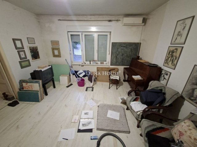 Eladó téglalakás, Pécsett 55 M Ft, 4 szobás