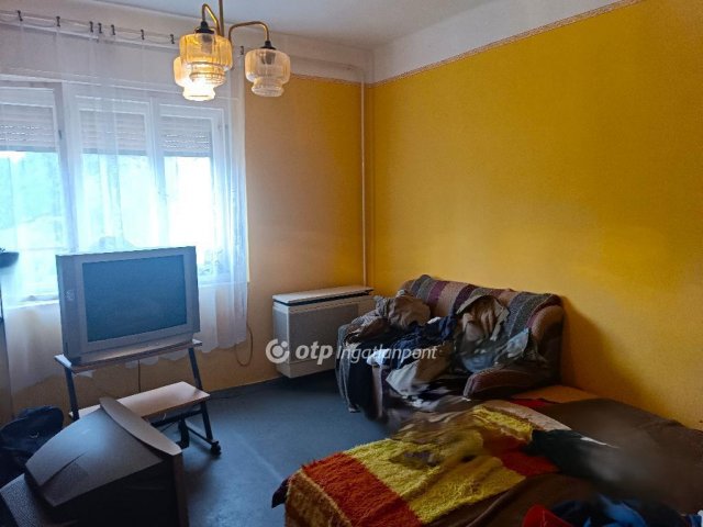 Eladó családi ház, Tiszajenőn 18 M Ft, 2 szobás
