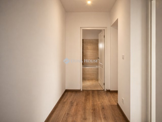 Eladó családi ház, Pécelen 89.9 M Ft, 3 szobás