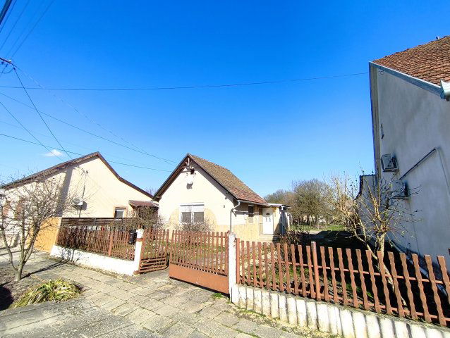 Eladó családi ház, Dombóváron, Báthori utcában 25.5 M Ft