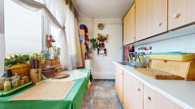 Eladó panellakás, Nyíregyházán 43.5 M Ft, 3 szobás