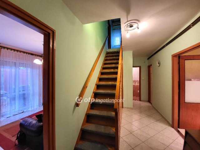 Eladó családi ház, Siófokon 135 M Ft, 5 szobás