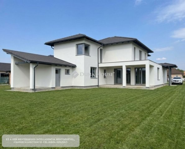 Eladó családi ház, Mohácson 54.99 M Ft, 8 szobás