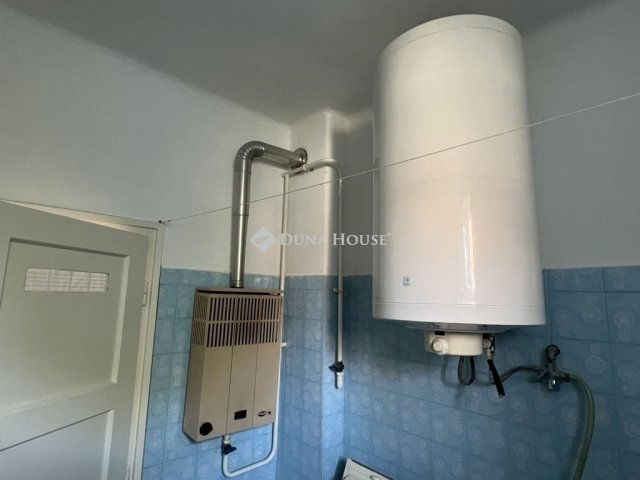 Eladó családi ház, Székesfehérvárott 65 M Ft, 3 szobás