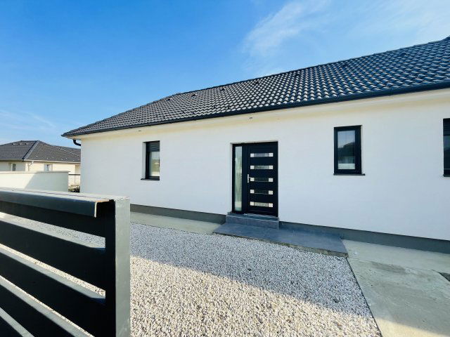 Eladó ikerház, Kerepesen 99.9 M Ft, 4 szobás