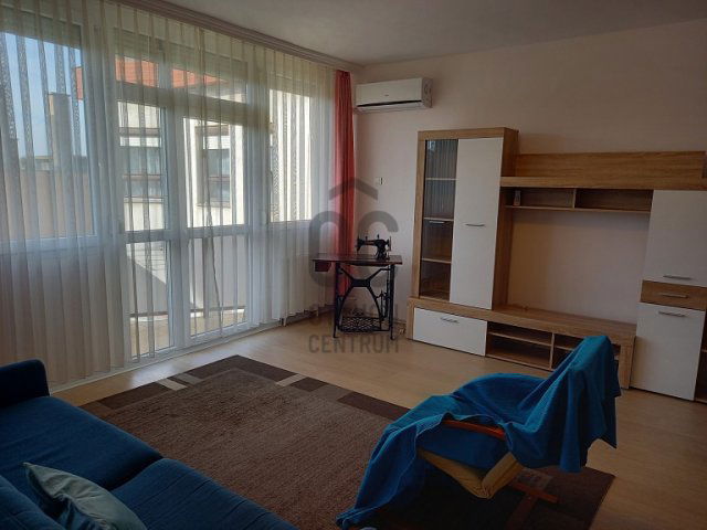 Kiadó téglalakás, albérlet, Pápán 150 E Ft / hó, 3 szobás