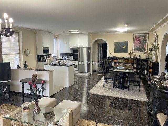 Eladó családi ház, Nyíregyházán 115 M Ft, 6 szobás