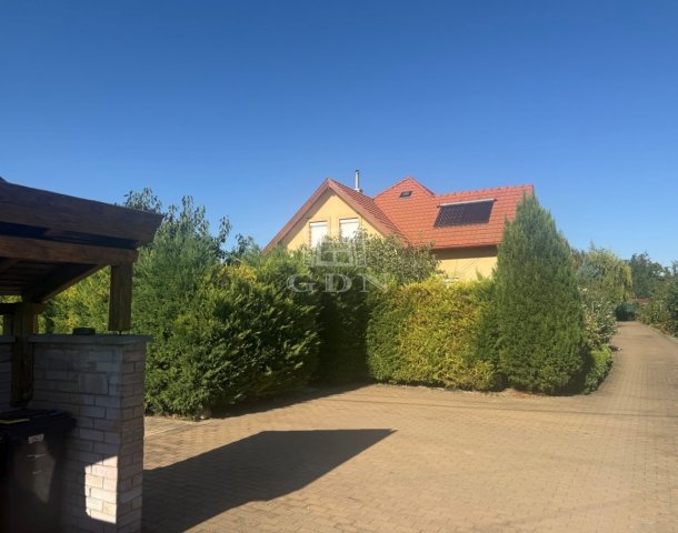 Eladó családi ház, Székesfehérvárott 149 M Ft, 5 szobás