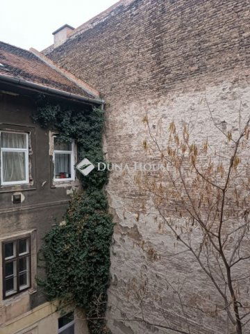 Eladó téglalakás, Budapesten, VI. kerületben 69.9 M Ft, 2 szobás