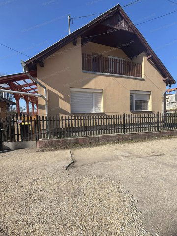Eladó családi ház, Tatabányán 95 M Ft, 5 szobás