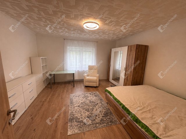 Eladó családi ház, Újkéren 49.9 M Ft, 2 szobás
