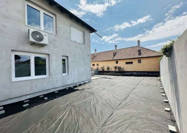 Eladó családi ház, Jászberényben 81.99 M Ft, 3 szobás