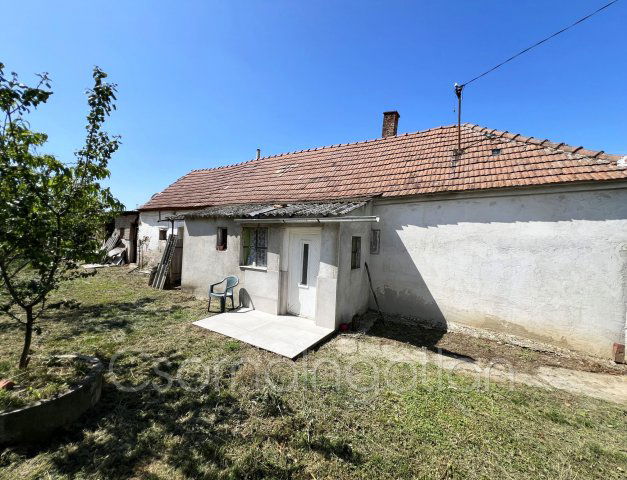Eladó családi ház, Vágon 9.99 M Ft, 2 szobás